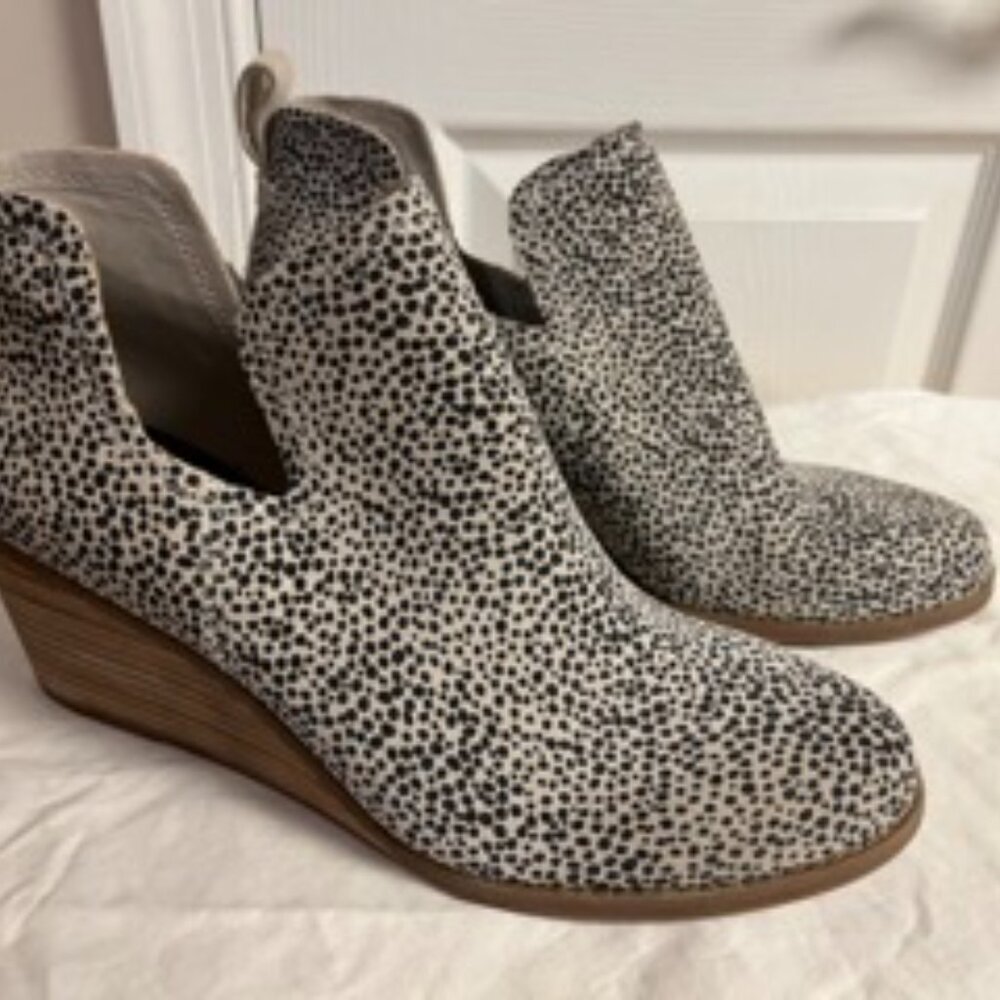 NWT - Toms Women's Boots Booties - W9